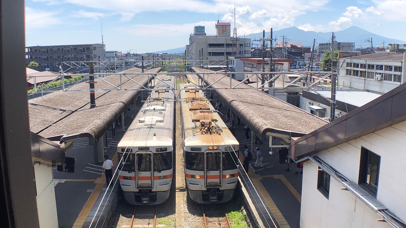 御殿場から新宿へ フェルメール ブルーの小田急ロマンスカー ふじさん号 ケニチblog