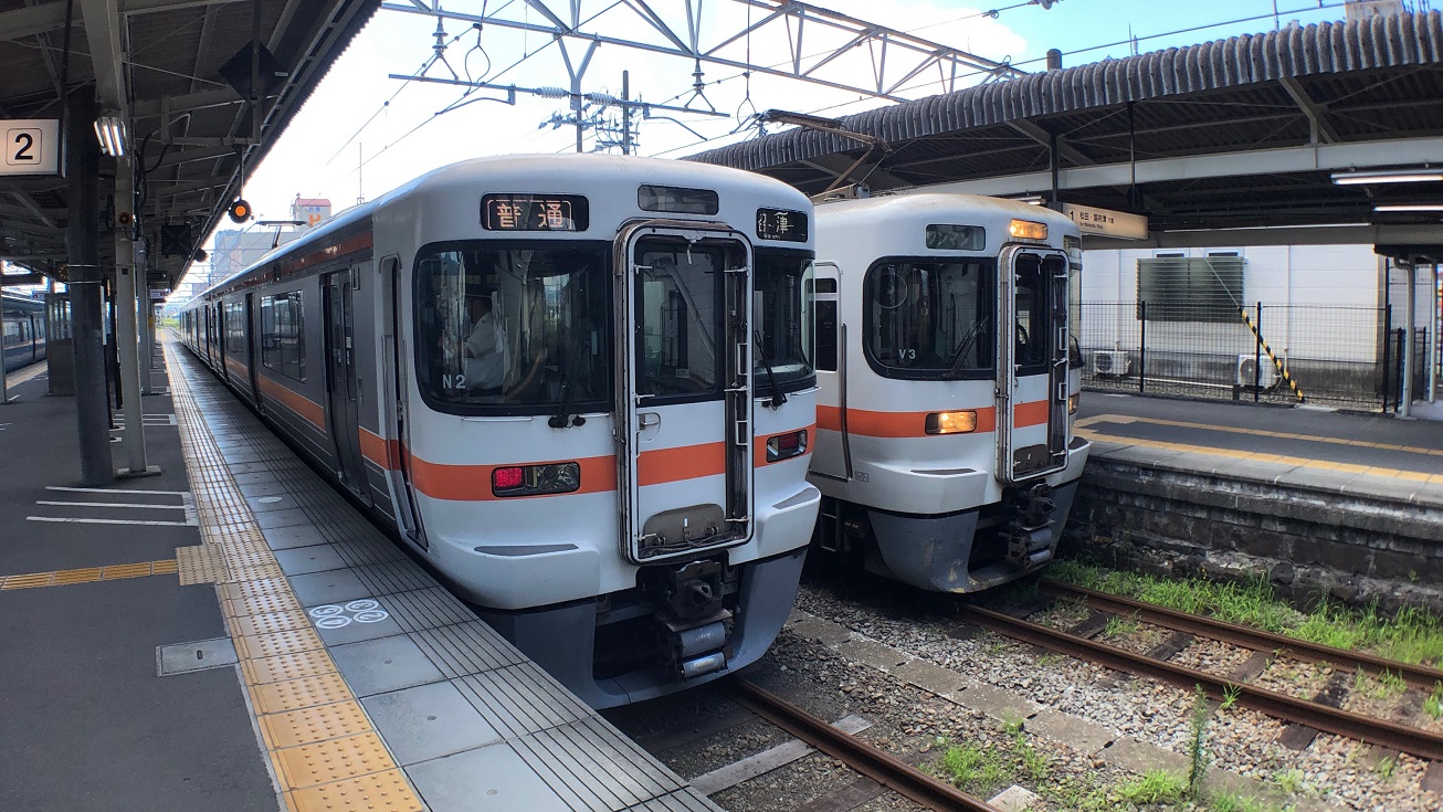 御殿場から新宿へ フェルメール ブルーの小田急ロマンスカー ふじさん号 ケニチblog